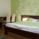 Dvoulůžkový pokoj s kuchyňkou č. 6, manželská postel , rozloha 45, 56 m2, přistýlka, dětská postýlka - U Daliborky Louny