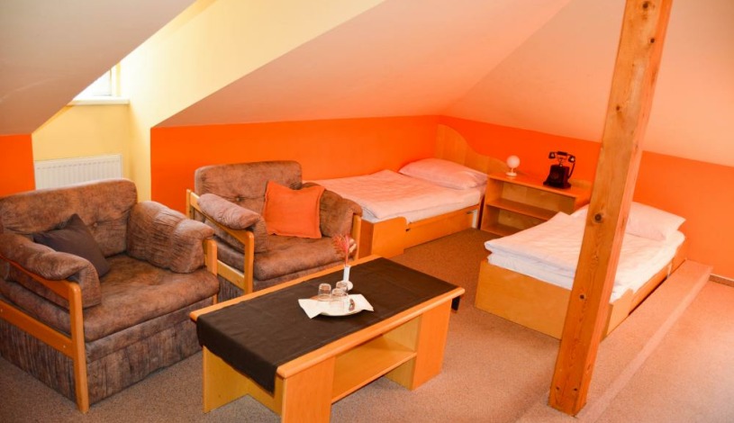 Hotel Zámeček Čeladná Čeladná - Dvojlůžkový se šikmým podhledem,vana