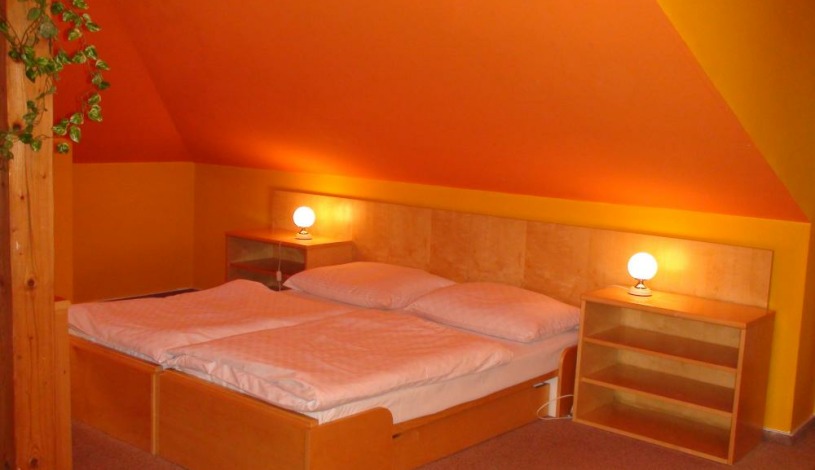 Hotel Zámeček Čeladná Čeladná - Speciální pokoj s jednací místností, Dvojlůžkový se šikmým podhledem,vana, Dvojlůžkový se šikmým podhledem , sprcha