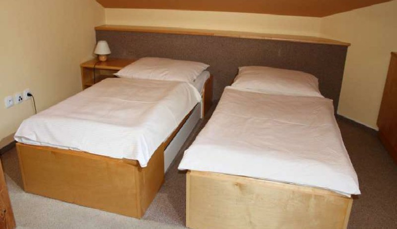 Hotel Zámeček Čeladná Čeladná - Dvojlůžkový, podkrovní s oddělenými postelemi