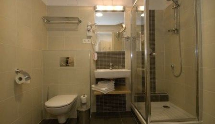 Exe Iris Hotel Praha - Pokój 1-osobowy, Pokój 2-osobowy, Pokój 3-osobowy, Pokój 4-osobowy