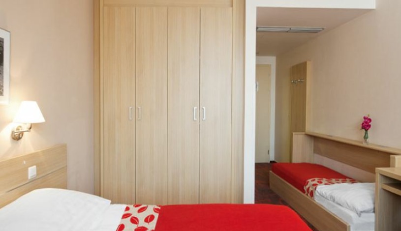 Exe Iris Hotel Praha - Pokój 3-osobowy, Pokój 4-osobowy
