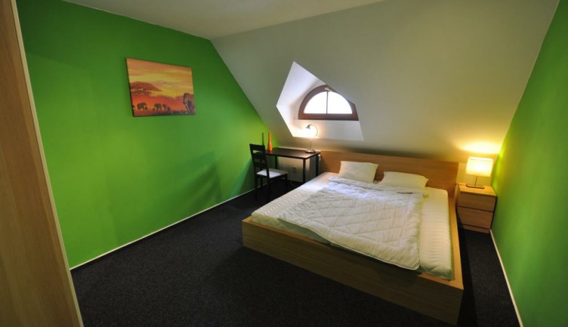 John Galt  Brno - Dvoulůžkový pokoj typu Comfort s manželskou postelí