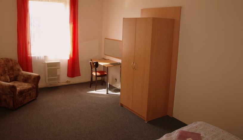 Penzion Village Karlovy Vary - Dvoulůžkový pokoj se společnou koupelnou