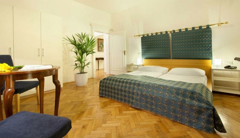 La Fenice  Praha - Einbettzimmer, Zweibettzimmer, Vierbettzimmer