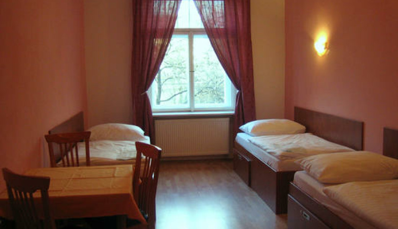 LEON Hotel Praha - Pokój 4-osobowy ze wspólną łazienką