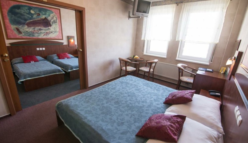 WELLNESS HOTEL BABYLON Liberec - Čtyřlůžkový pokoj se Zábavou (1 dospělý + 3 děti do 12,99 let) , Čtyřlůžkový pokoj se Zábavou (3 dospělí + 1 dítě do 12,99 let), Čtyřlůžkový pokoj se Zábavou (2 dospělí + 2 děti do 12,99 let)