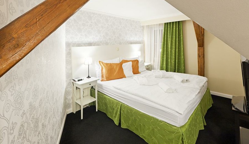 Pytloun Design Hotel**** Liberec - Dvoulůžkový pokoj typu Deluxe s manželskou postelí a vířivou vanou, Dvoulůžkový pokoj typu Comfort s manželskou postelí nebo oddělenými postelemi