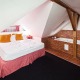 Dvoulůžkový pokoj typu Deluxe s manželskou postelí a vířivou vanou - Pytloun Design Hotel**** Liberec
