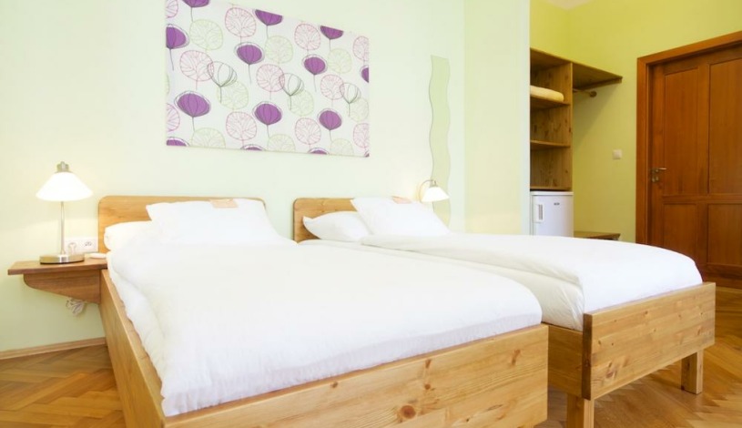 Wellness Penzion U Muzea s.r.o. Liberec - Standardní pokoj + možnost přistýlky