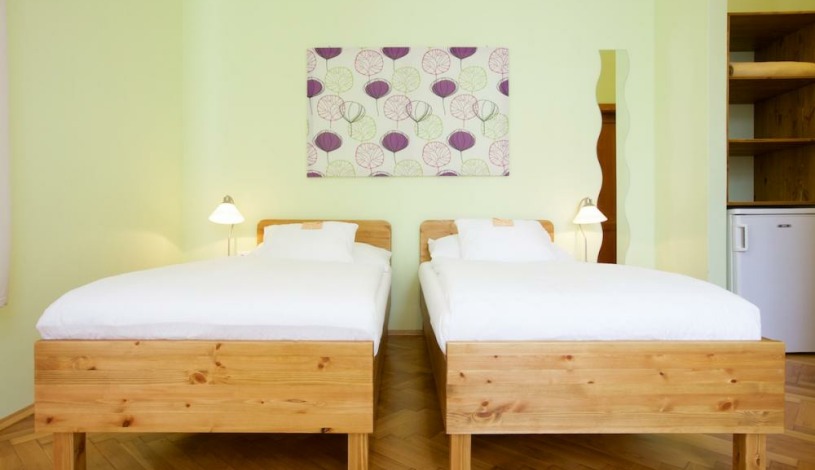 Wellness Penzion U Muzea s.r.o. Liberec - Standardní pokoj + možnost přistýlky