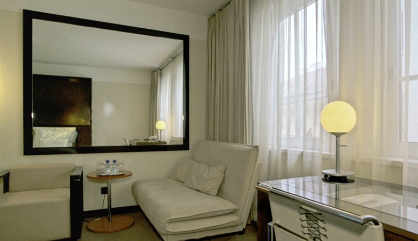 Maximilian Hotel Prague Praha - Улучшенный двухместный номер с 1 кроватью или 2 отдельными кроватями