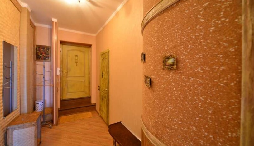 Apartment Mezhyhirska Kiev