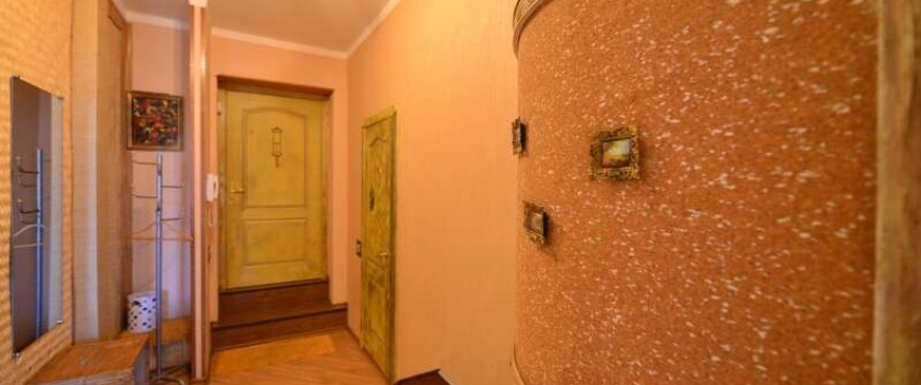 Apartment Mezhyhirska Kiev