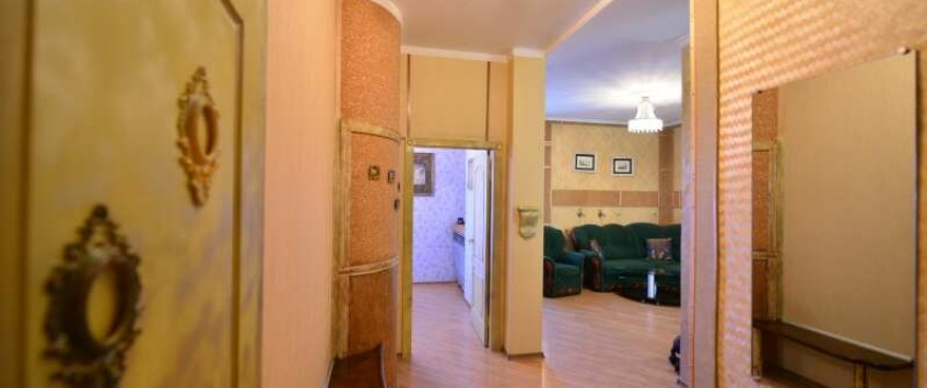 Apartment Mezhyhirska Kiev