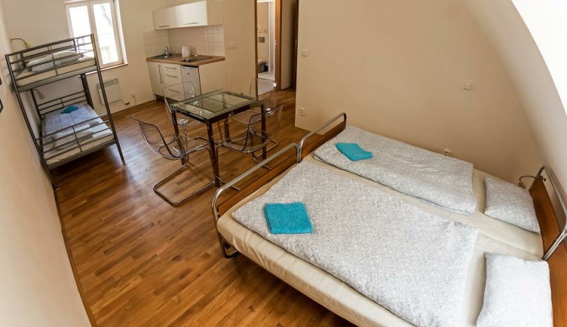Apartments & Hostel Mitte Brno - Čtyřlůžkový apartmán - Fuchs