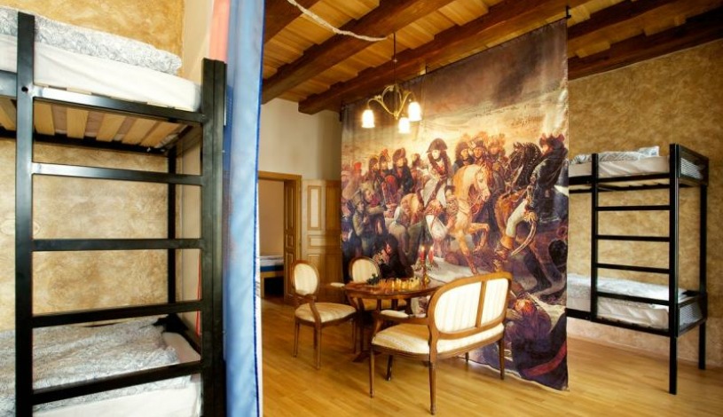 Apartments & Hostel Mitte Brno - lůžko ve společném šestilůžkovém dámském pokoji - Parnas, lůžko ve společném šestilůžkovém pokoji-Austerlitz