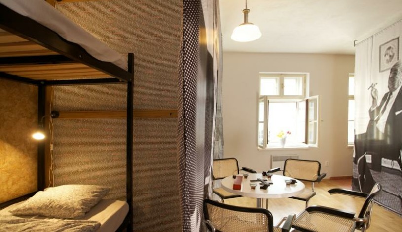 Apartments & Hostel Mitte Brno - lůžko ve společném šestilůžkovém pokoji-Tugendhat