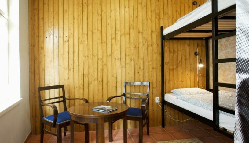 Apartments & Hostel Mitte Brno - lůžko ve společném šestilůžkovém pokoji-Tugendhat
