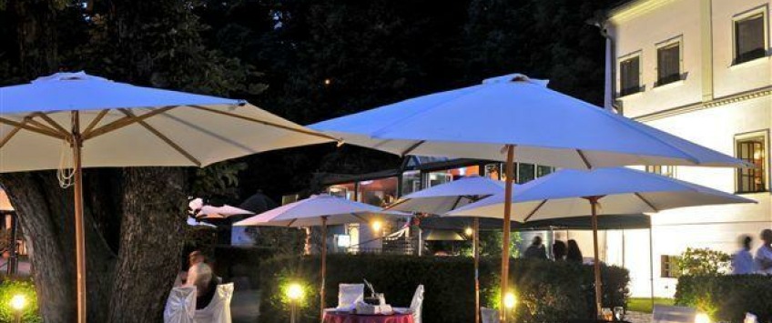 The House Nebozizek Apartments Praha