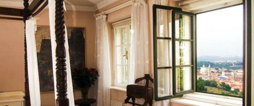 The House Nebozizek Apartments Praha