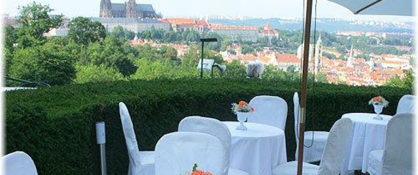 The House Nebozizek Apartments Praha