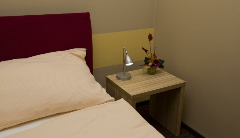 Akord & Poklad, s.r.o. Ostrava - Dvoulůžkový pokoj s manželskou postelí