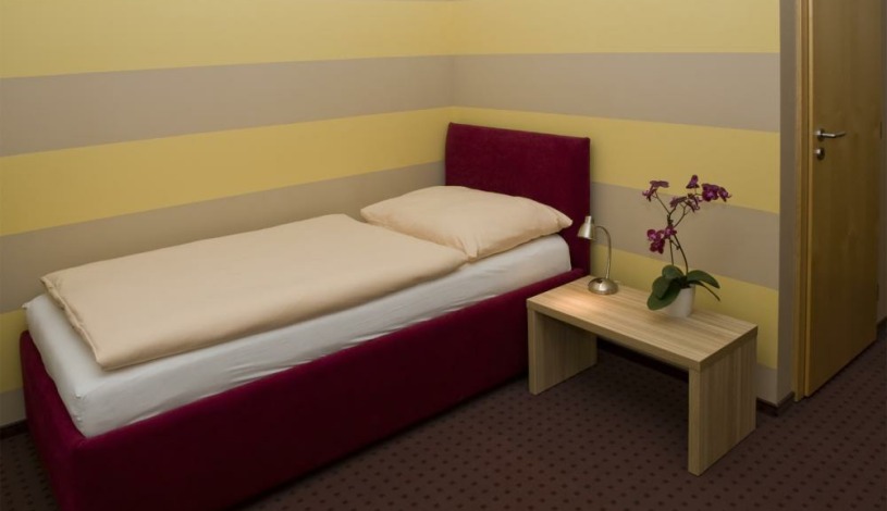 Akord & Poklad, s.r.o. Ostrava - Dvoulůžkový pokoj s manželskou postelí, Jednolůžkový pokoj