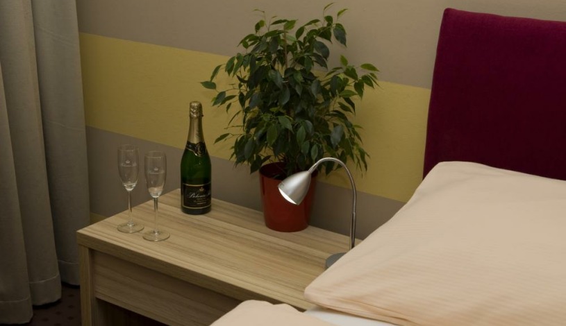 Akord & Poklad, s.r.o. Ostrava - Dvoulůžkový pokoj s manželskou postelí, Jednolůžkový pokoj