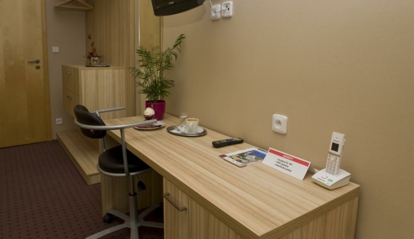 Akord & Poklad, s.r.o. Ostrava - Dvoulůžkový pokoj s manželskou postelí, Jednolůžkový pokoj