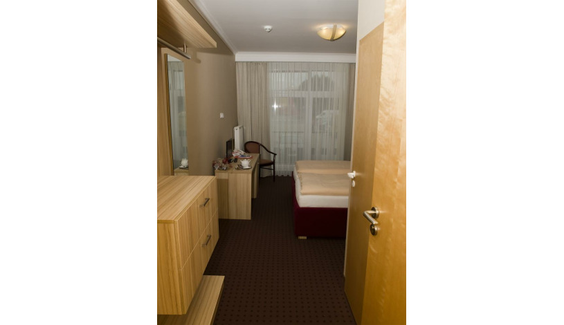 Akord & Poklad, s.r.o. Ostrava - Dvoulůžkový pokoj s manželskou postelí