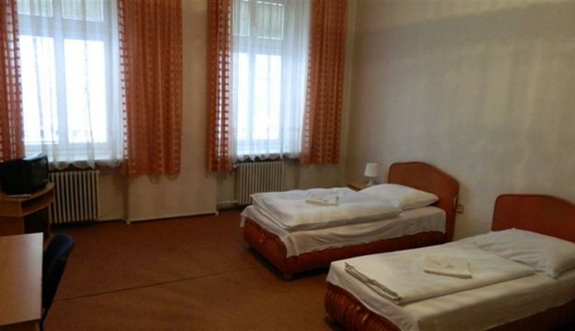 Hotel MARIA Ostrava - Dvoulůžkový kategorie Tourist room (bez snídaně, koupelna společná pro tři pokoje)