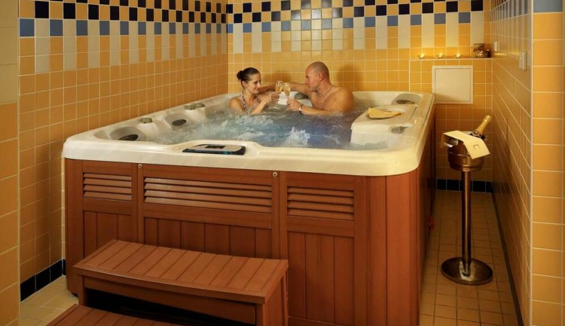 PARKHOTEL HLUBOKÁ NAD VLTAVOU Hluboká nad Vltavou