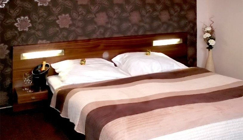 Cartellone appartamento hotel Pardubice