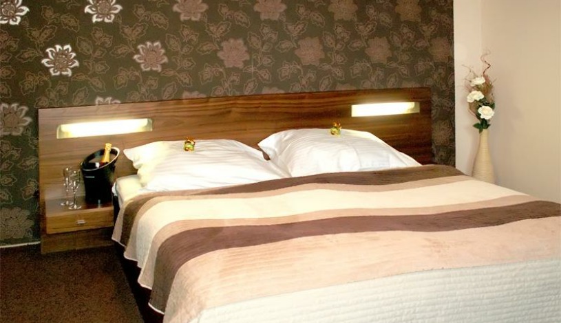 Cartellone appartamento hotel Pardubice