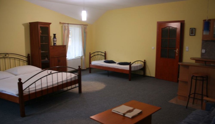 HOTEL LONY Mochov - Apartmá s kuchyňkou