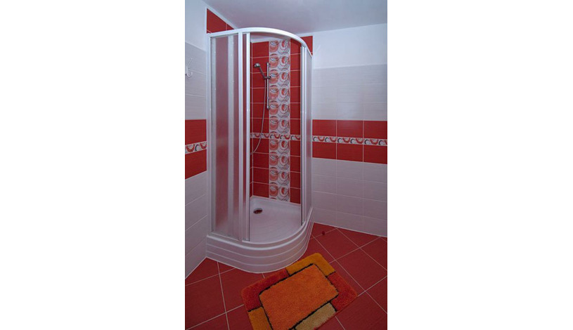 Penzion Na Vyhlídce Hřensko - A) Dvoulůžkový pokoj s TV a koupelnou, A) Dvoulůžkový pokoj s přistýlkou a vlastní toaletou mimo pokoj, A) Dvoulůžkový pokoj s TV a WC, A) Malý dvoulůžkový pokoj s vlastní toaletou mimo pokoj