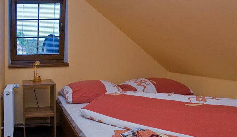 Penzion Na Vyhlídce Hřensko - A) Dvoulůžkový pokoj s TV a koupelnou, A) Dvoulůžkový pokoj s přistýlkou a vlastní toaletou mimo pokoj, A) Dvoulůžkový pokoj s TV a WC, A) Malý dvoulůžkový pokoj s vlastní toaletou mimo pokoj