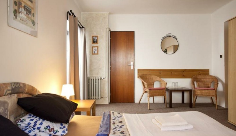 Penzion Modrá Růže Tábor - Třílůžkový pokoj s vlastní externí koupelnou