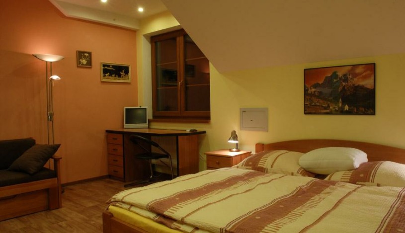 Penzion MBR Náchod - Dvoulůžkový pokoj, Třílůžkový pokoj