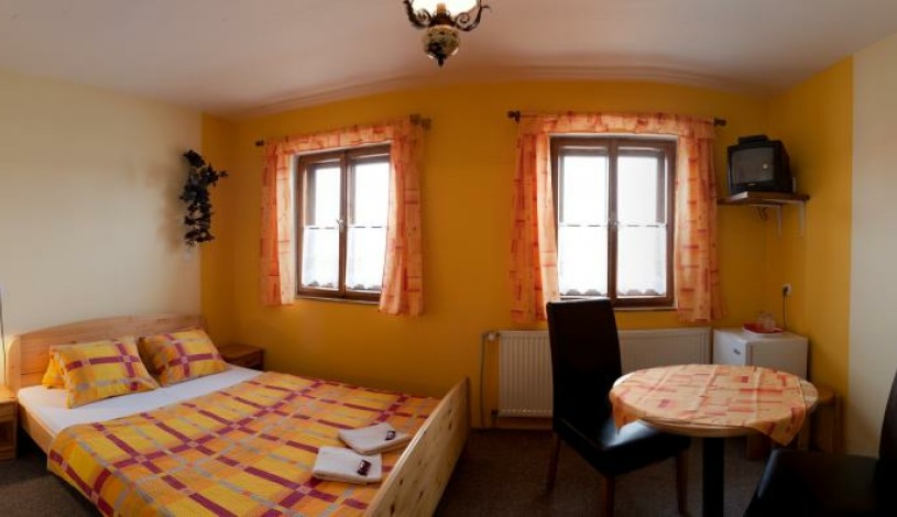 Penzion Na Chalupě Polička - Dvoulůžkový pokoj, 2 samostatné postele (WC, sprcha)