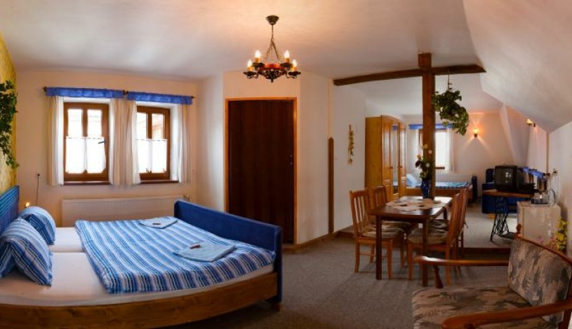 Penzion Na Chalupě Polička - Čtyřlůžkové, Apartmán č. 8 (WC, vana) a kuchyňka