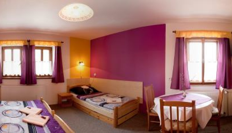 Penzion Na Chalupě Polička - Třílůžkový s manželskou postelí (WC, sprcha)