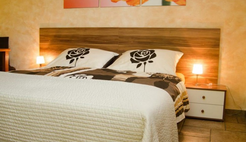 Penzion No. 1 - RESTAURACE TAVERNA U PECE Olomouc - Dvoulůžkový pokoj č. 4 s kuchyňkou - vana