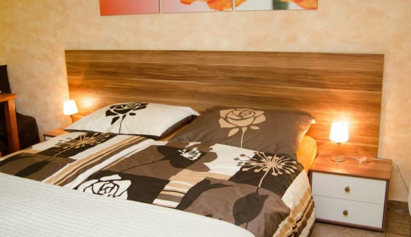 Penzion No. 1 - RESTAURACE TAVERNA U PECE Olomouc - Dvoulůžkový pokoj č. 4 s kuchyňkou - vana