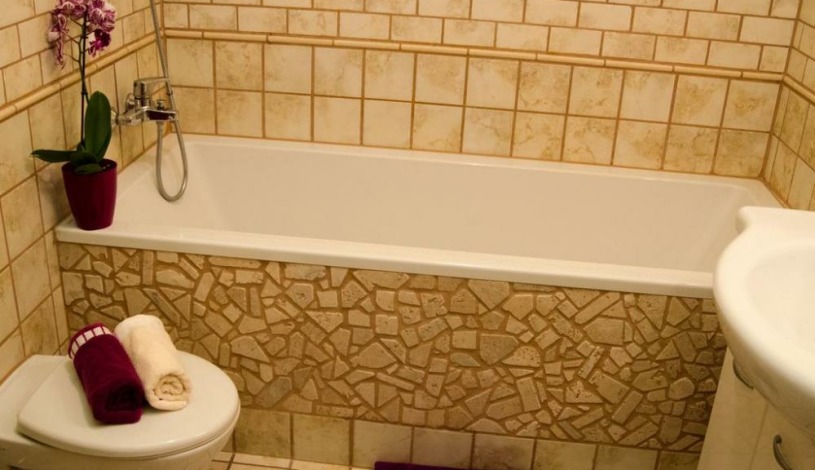 Penzion No. 1 - RESTAURACE TAVERNA U PECE Olomouc - Dvoulůžkový pokoj č. 4 s kuchyňkou - vana