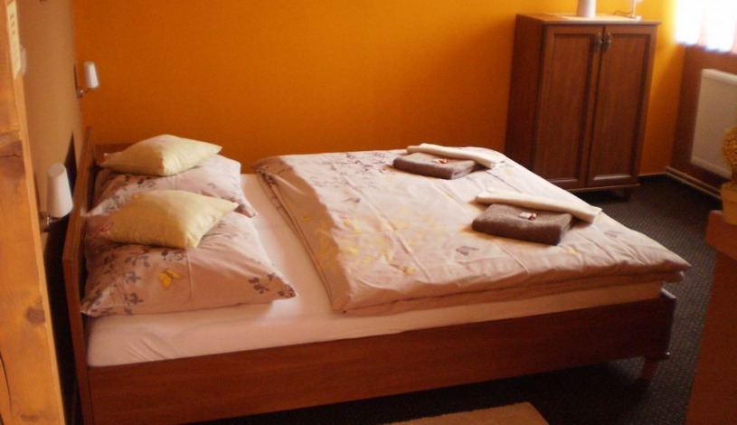 Penzion Three Františkovy Lázně - Dvoulůžkový pokoj s balkonem