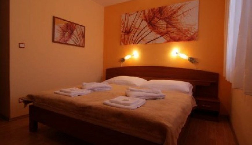 Penzión U Mlynárky Dudince - Dvojlôžková manželská posteľ, Dvojlôžková oddelené postele, Rodinný apartmán, 2-lôžková izba LUX, manž. posteľ s balkónom