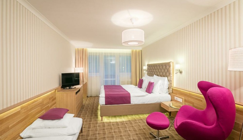 Pytloun Wellness Hotel Harrachov**** - Dvoulůžkový pokoj typu Deluxe s manželskou postelí nebo oddělenými postelemi a balkónem