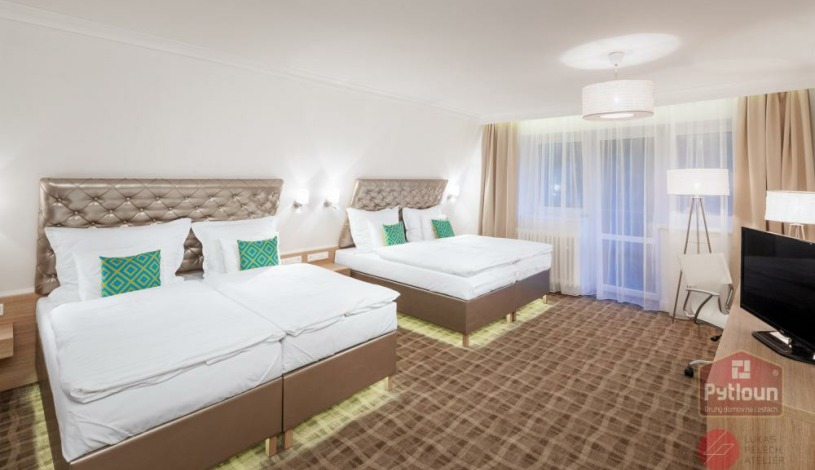 Pytloun Wellness Hotel Harrachov**** - Rodinný pokoj typu Deluxe s manželskou postelí nebo oddělenými postelemi a balkónem